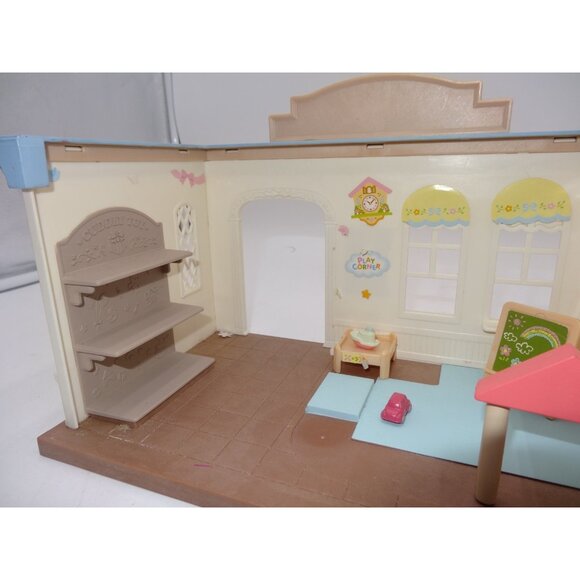 Calico Critters Toy Shop Set Epoch Sylvanian Building with few accessories - Picture 4 of 16